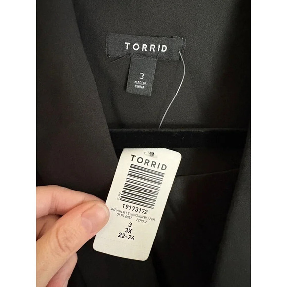 Torrid NWT Studio Refined Crepe Shawl Collar Blazer Black Size 3X or Size 22-24 - Picture 5 of 13